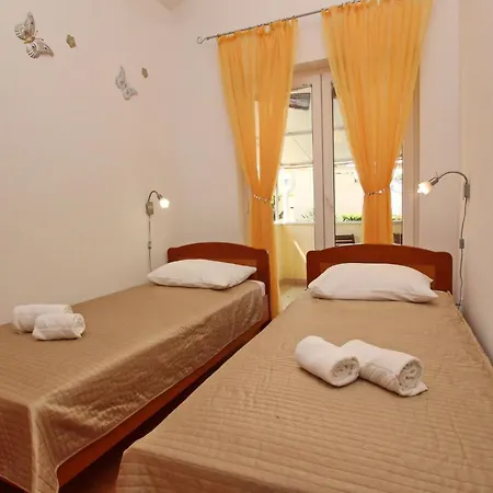 In Mit Eigenem Balkon By Interhome Appartamento