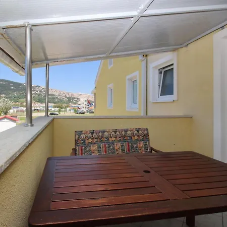 In Mit Eigenem Balkon By Interhome Appartamento