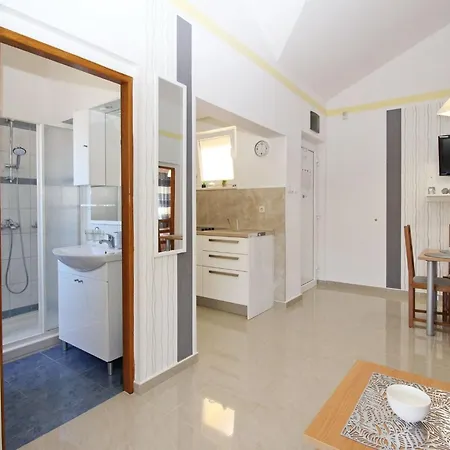 Appartamento In Mit Eigenem Balkon By Interhome Baška
