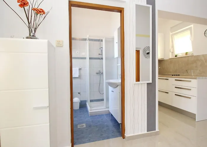 In Mit Eigenem Balkon By Interhome Appartamento Baška