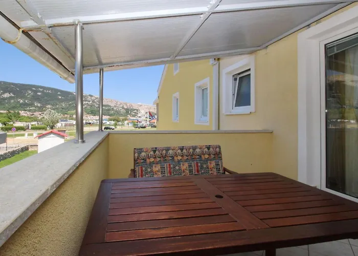 In Mit Eigenem Balkon By Interhome Appartamento