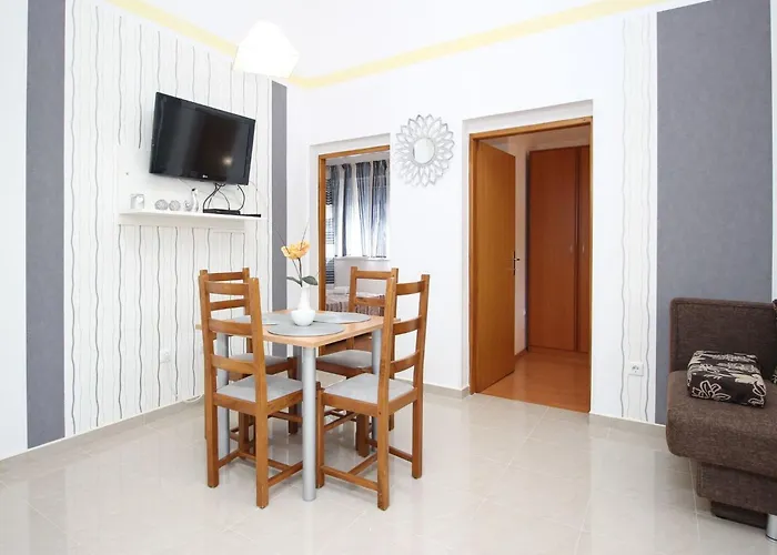 In Mit Eigenem Balkon By Interhome Apartman